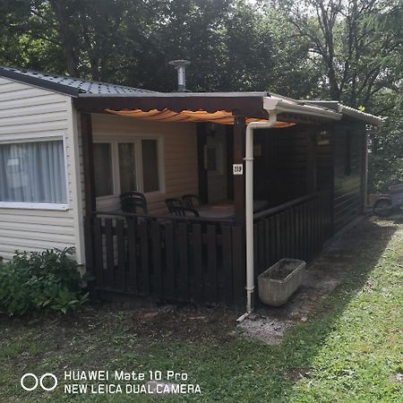 Charmant Mobil Home Style Chalet Бес-э-Сент-Анастез Экстерьер фото